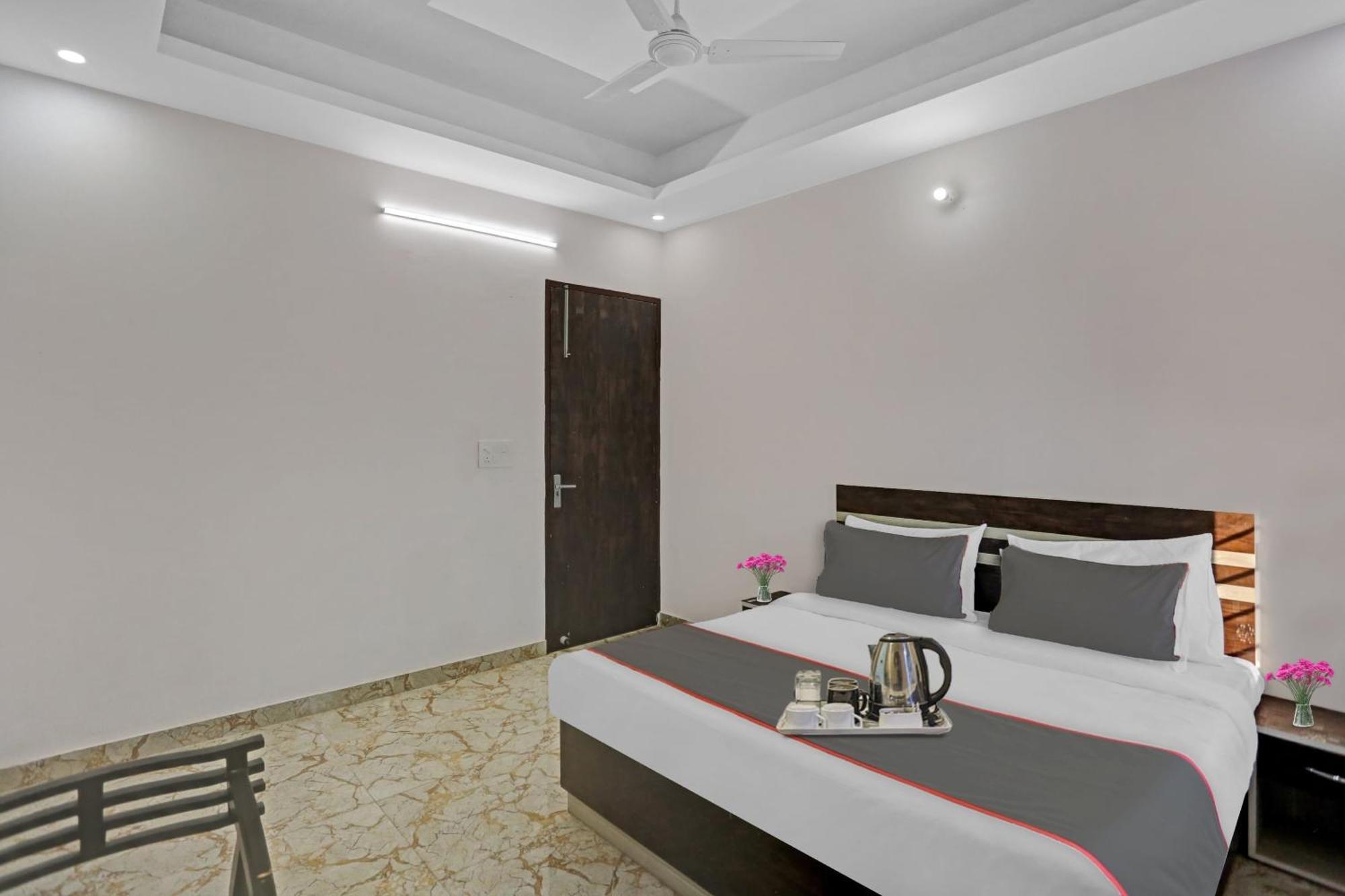 Hotel Collection O The Royal Fern Farrukhnagar Esterno foto