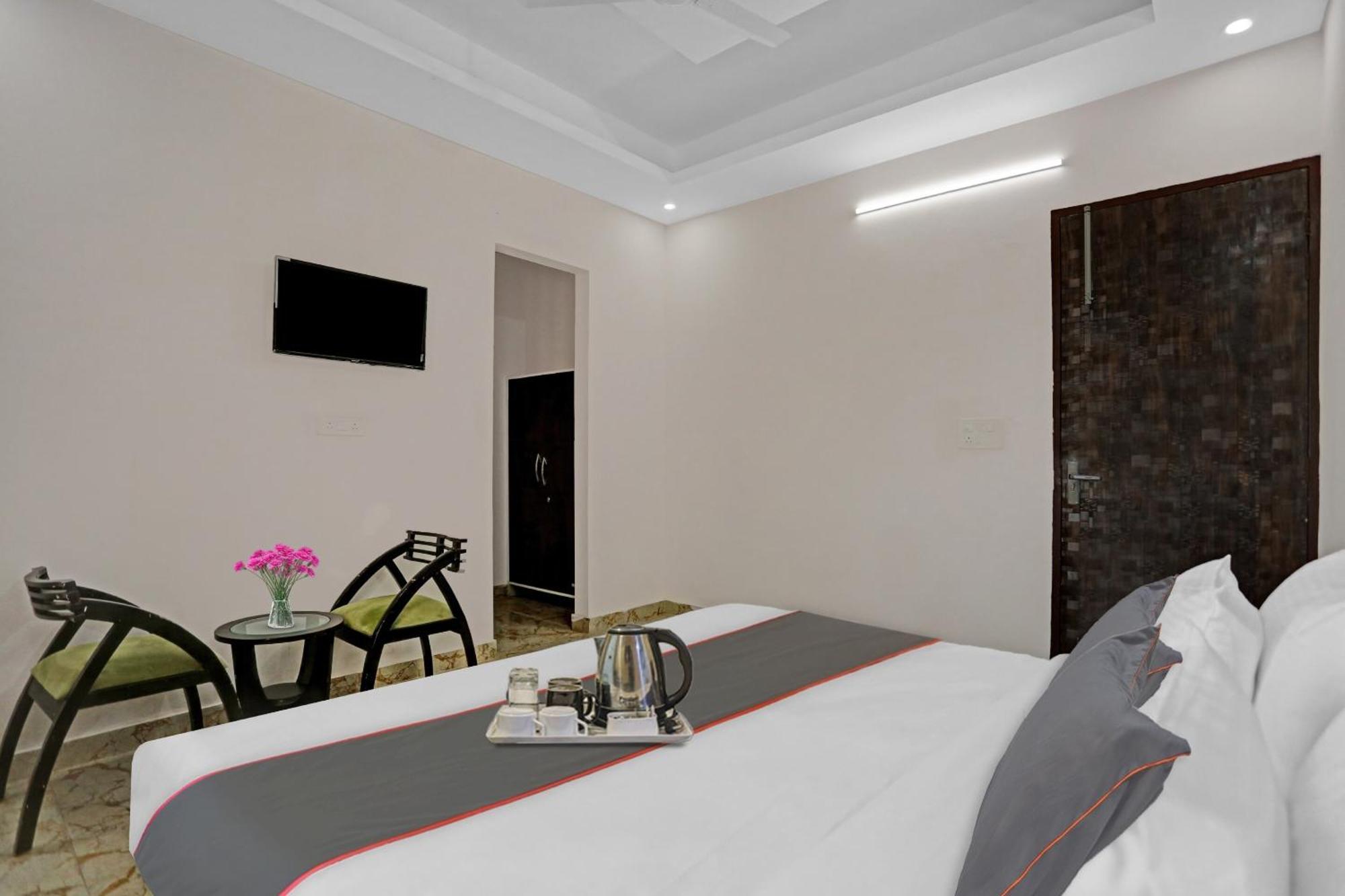 Hotel Collection O The Royal Fern Farrukhnagar Esterno foto