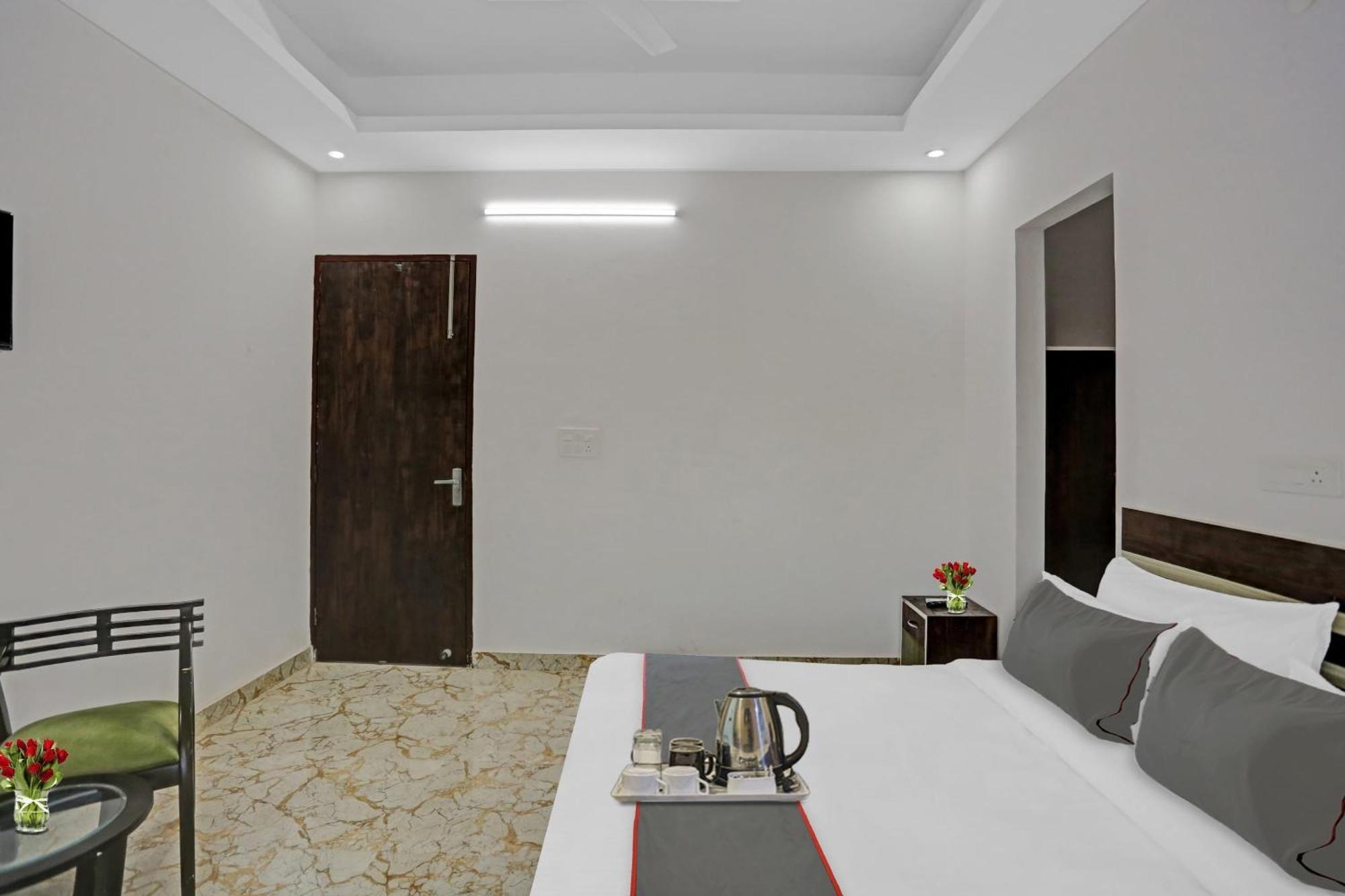 Hotel Collection O The Royal Fern Farrukhnagar Esterno foto