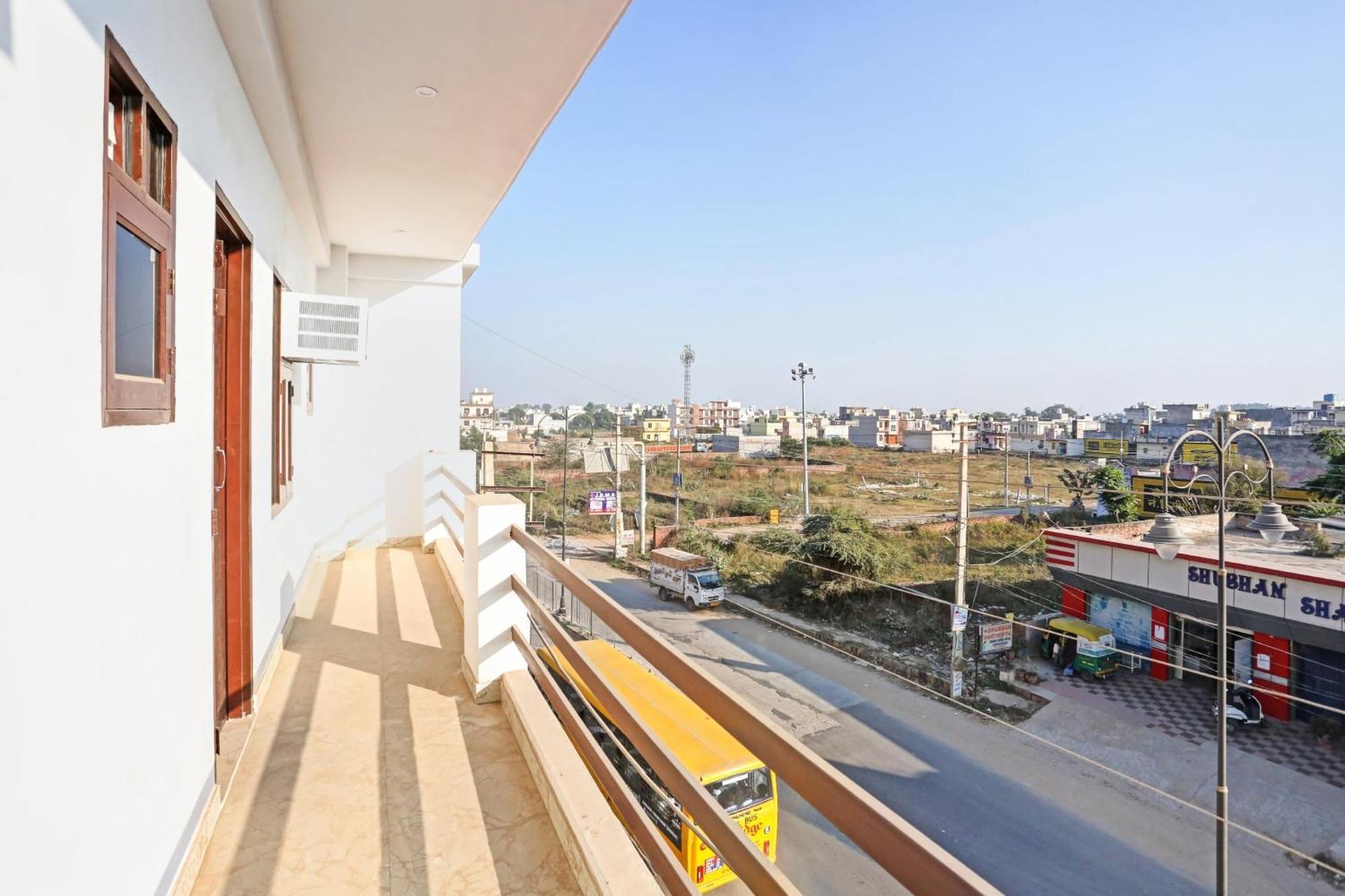 Hotel Collection O The Royal Fern Farrukhnagar Esterno foto