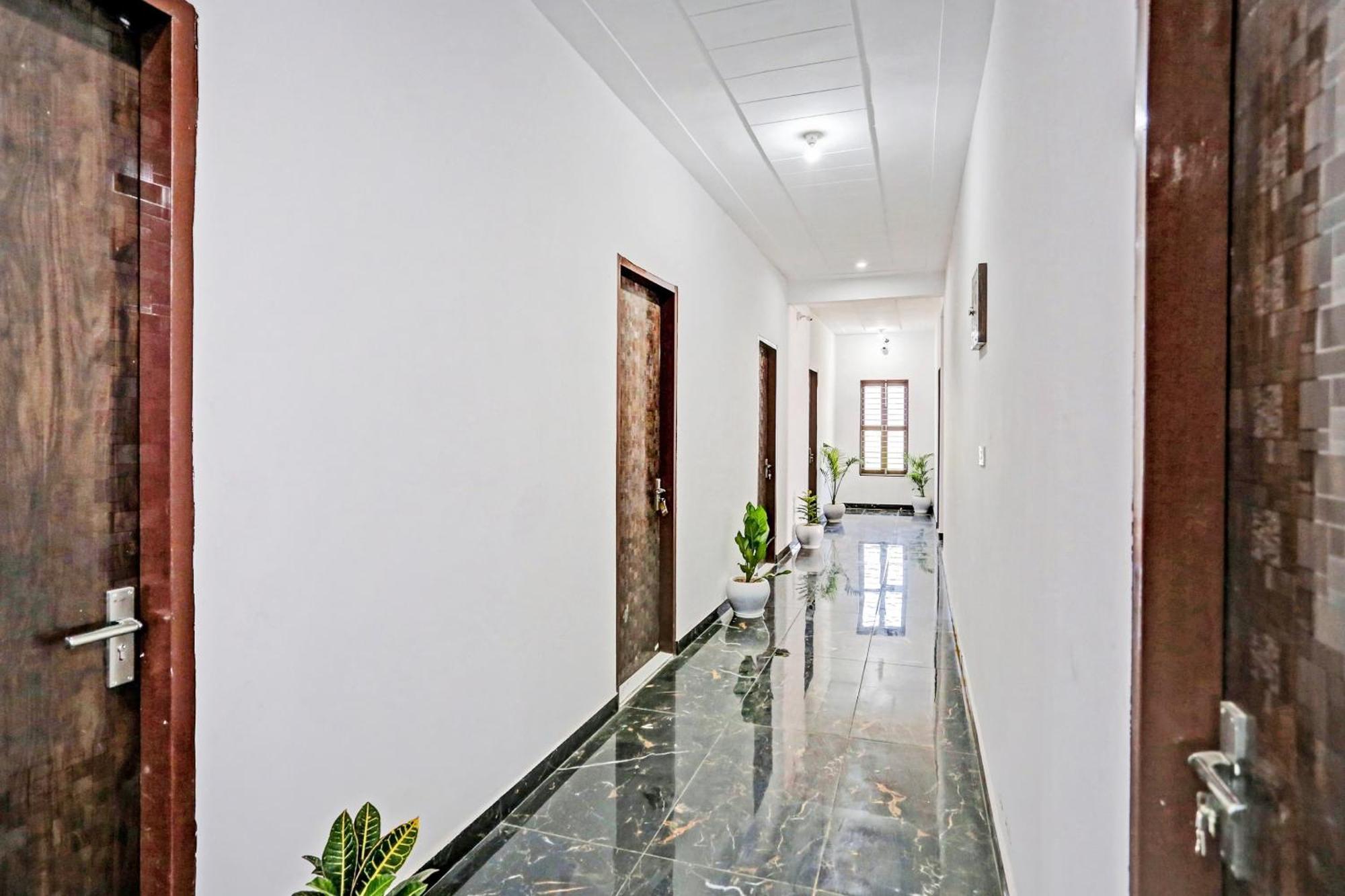 Hotel Collection O The Royal Fern Farrukhnagar Esterno foto